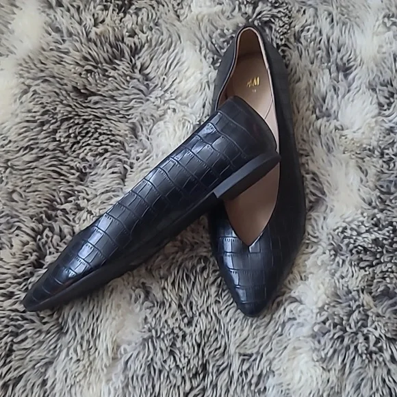 Ladies Flats - Picture 2 of 4